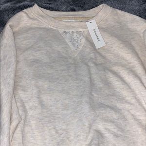 Oatmeal crewneck w lace detail